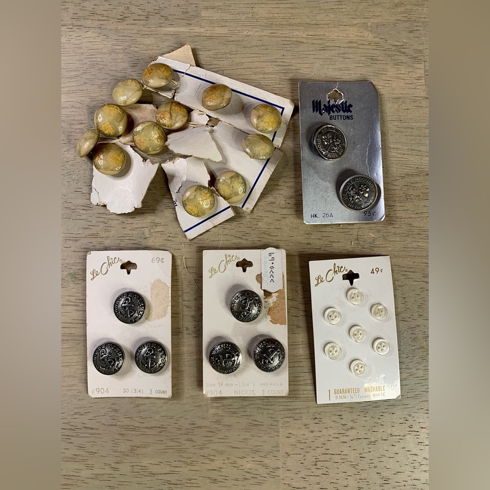 Vintage Lot of Buttons on Cards, Le‎ Chic, Majestic!